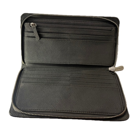 Michael Kors Grey Snakeskin Patterned Embossed Wallet - Picture 5 of 15